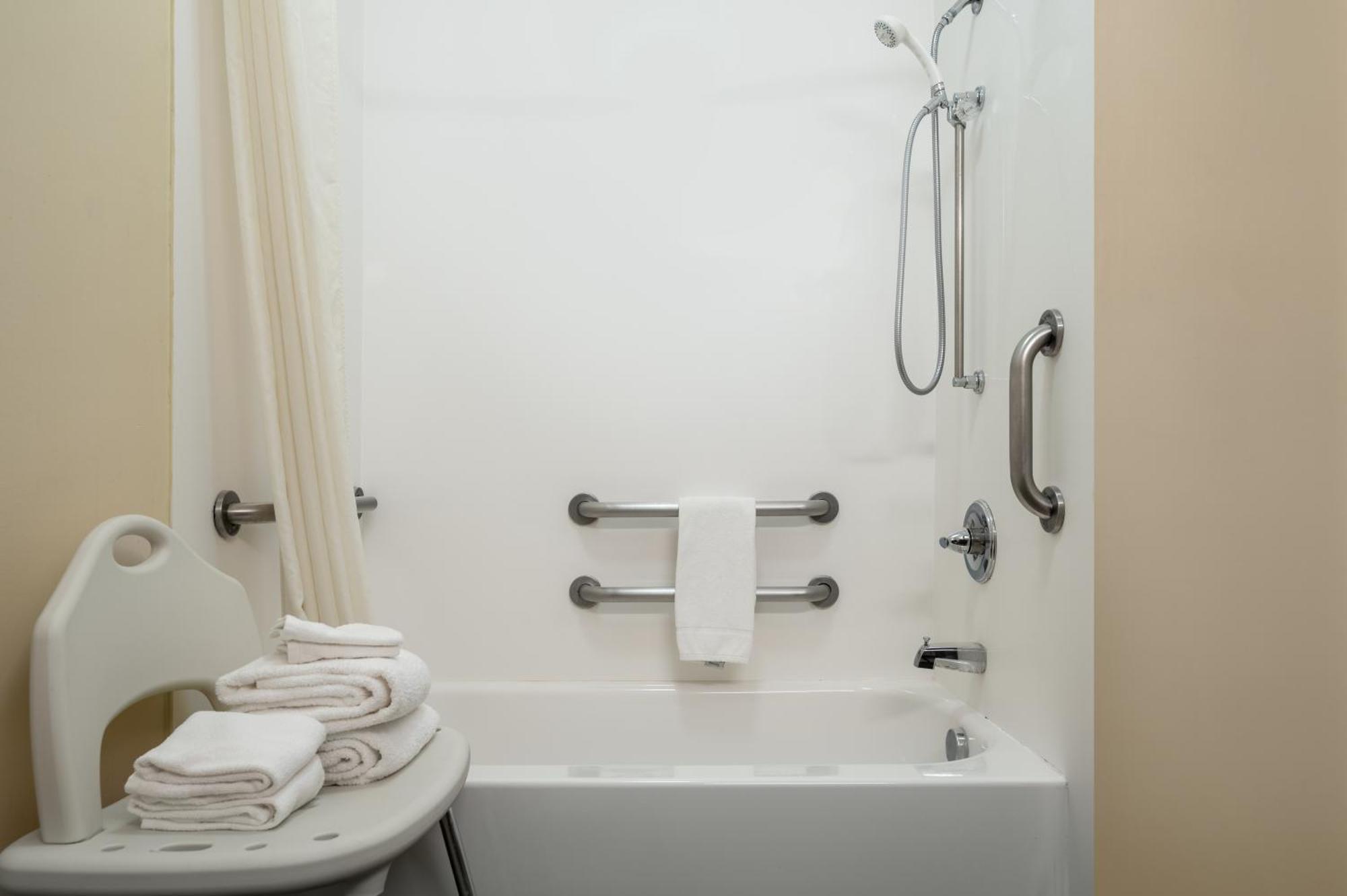 Super 8 By Wyndham Columbus West Hotel Ngoại thất bức ảnh