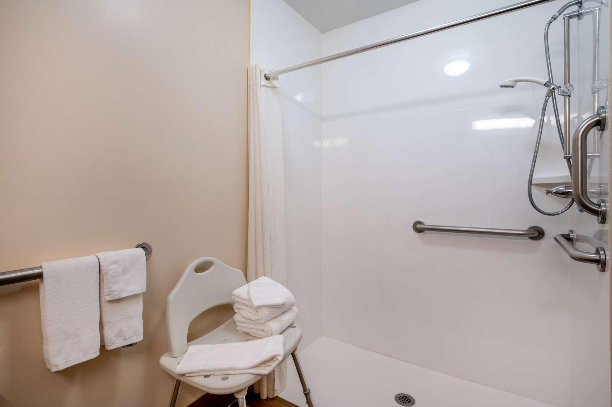 Super 8 By Wyndham Columbus West Hotel Ngoại thất bức ảnh